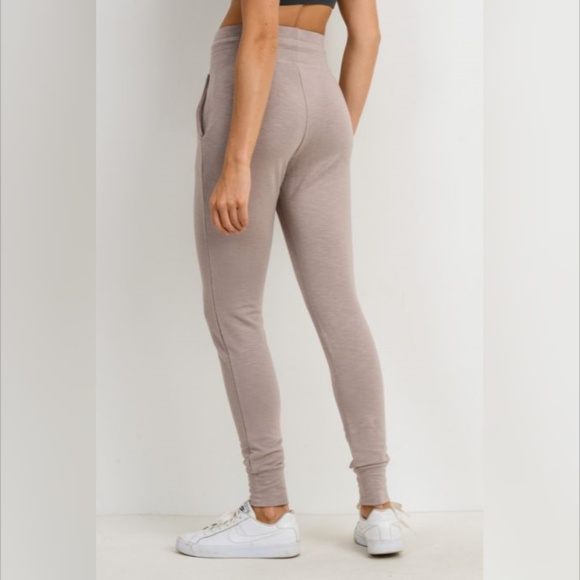 Highwaist Slim-Fit Cuffed Joggers-Almond - Picture 5 of 7